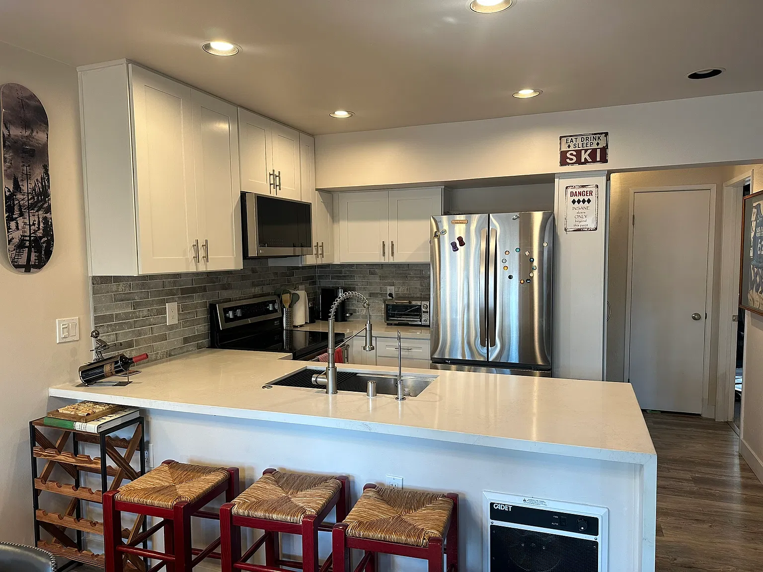 2 bed, 1044 sqft, $4,200 — Photo 2