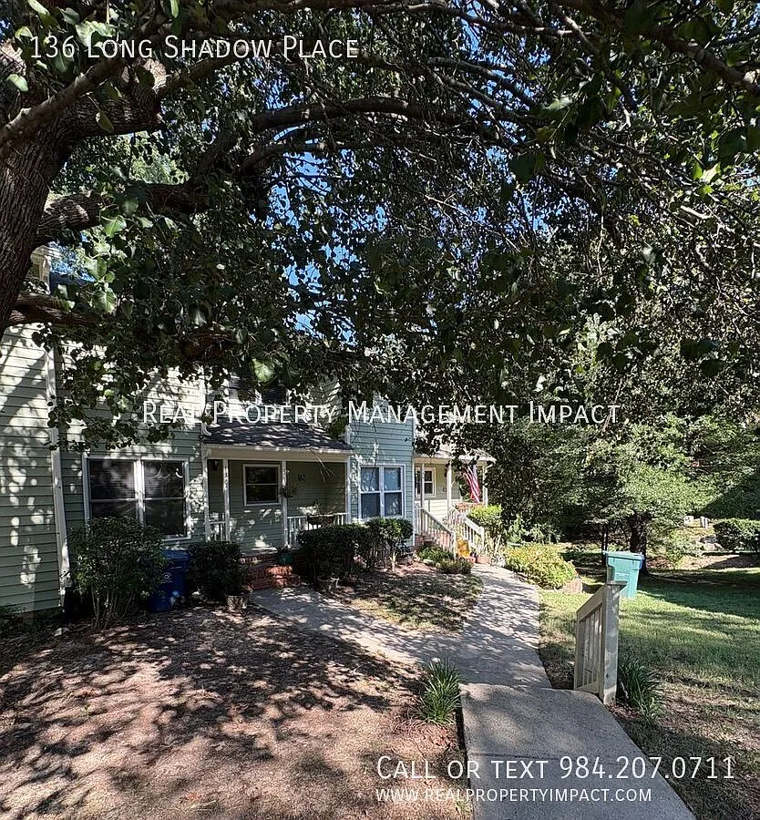 Wooded Retreat 2-Bed, 3.5-Bath Townhome Backing to the American Tobacco Trail — Photo 3