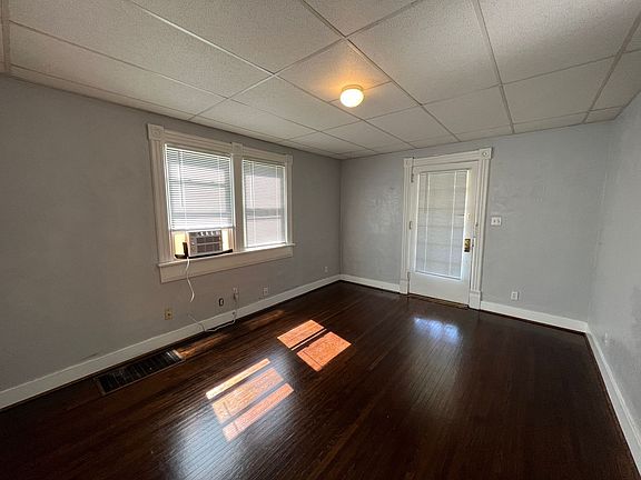 2nd image of 124 E 6th Ave #4