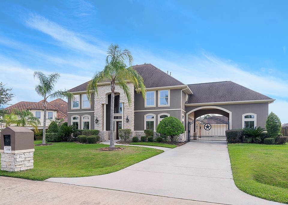 1st image of 2217 Lakeway Dr