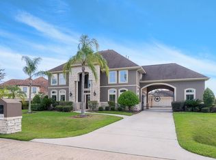 2217 Lakeway Dr, Friendswood, TX 77546