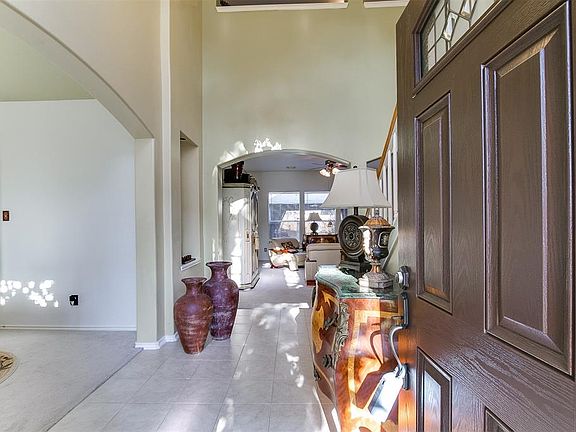 5th image of 9214 Willow Crossing Dr