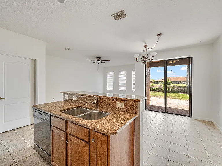 733 Ventura Dr — Photo 10