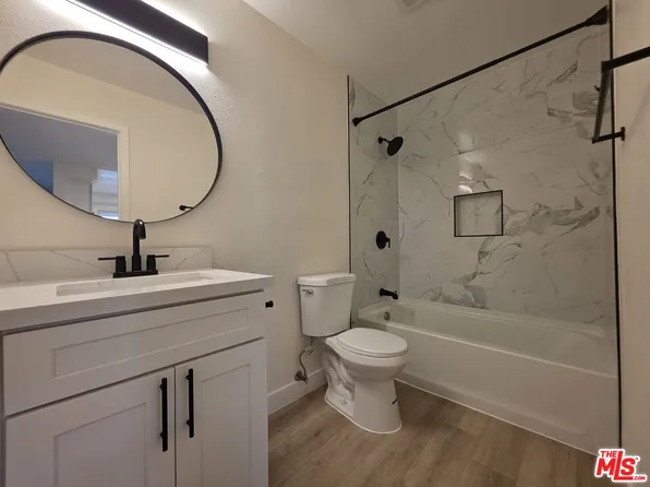11716 Oxford Ave APT 2, Hawthorne, CA 90250