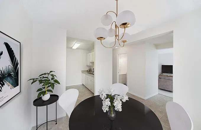 Lymburn Lane 3 Bed Townhomes | Cat-Friendly | Parking Included — Photo 4