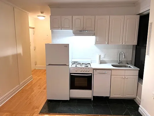 Rented by Julianna Realty Corp | media 5