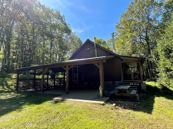 486 Laurel Ln, New Albany, PA 18833