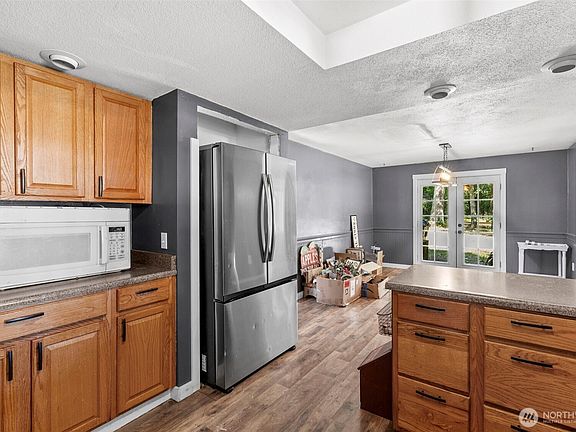 4th image of 8120 Meridian Road SE
