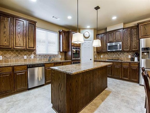 4th image of 11300 Geranium Dr