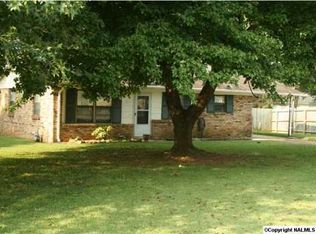 2405 Yorkshire Cir SW, Huntsville, AL 35803