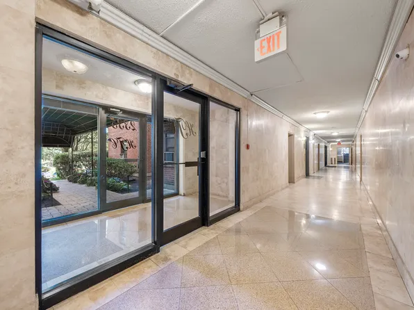 2337 Hudson Terrace image 5 of 23