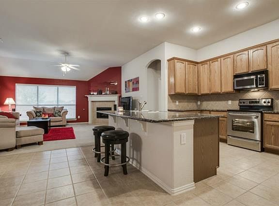 5th image of 2320 Aurora Dr