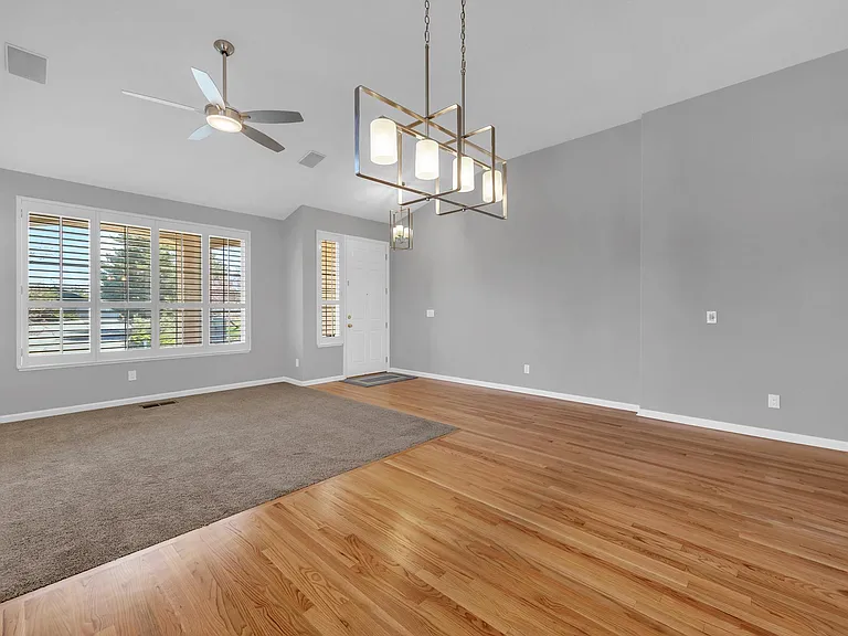 4798 Village Green Pkwy — Photo 2