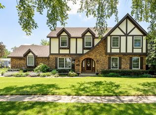 1378 Colonial Sq, Wheaton, IL 60189