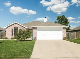 1402 Embercrest Dr, Midlothian, TX 76065