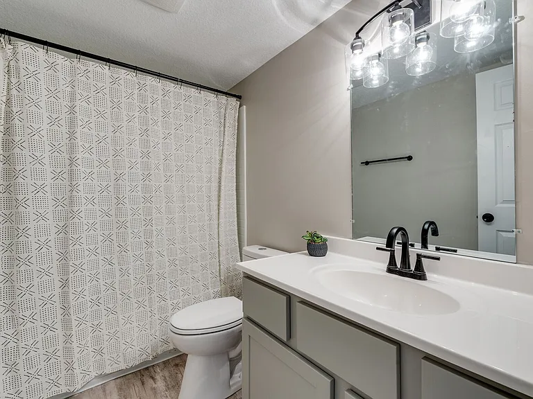 Emerald Square Villas — Photo 20