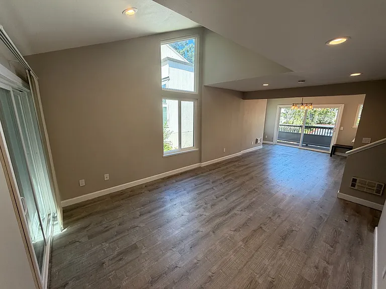 618 S Fair Oaks Ave — Photo 2