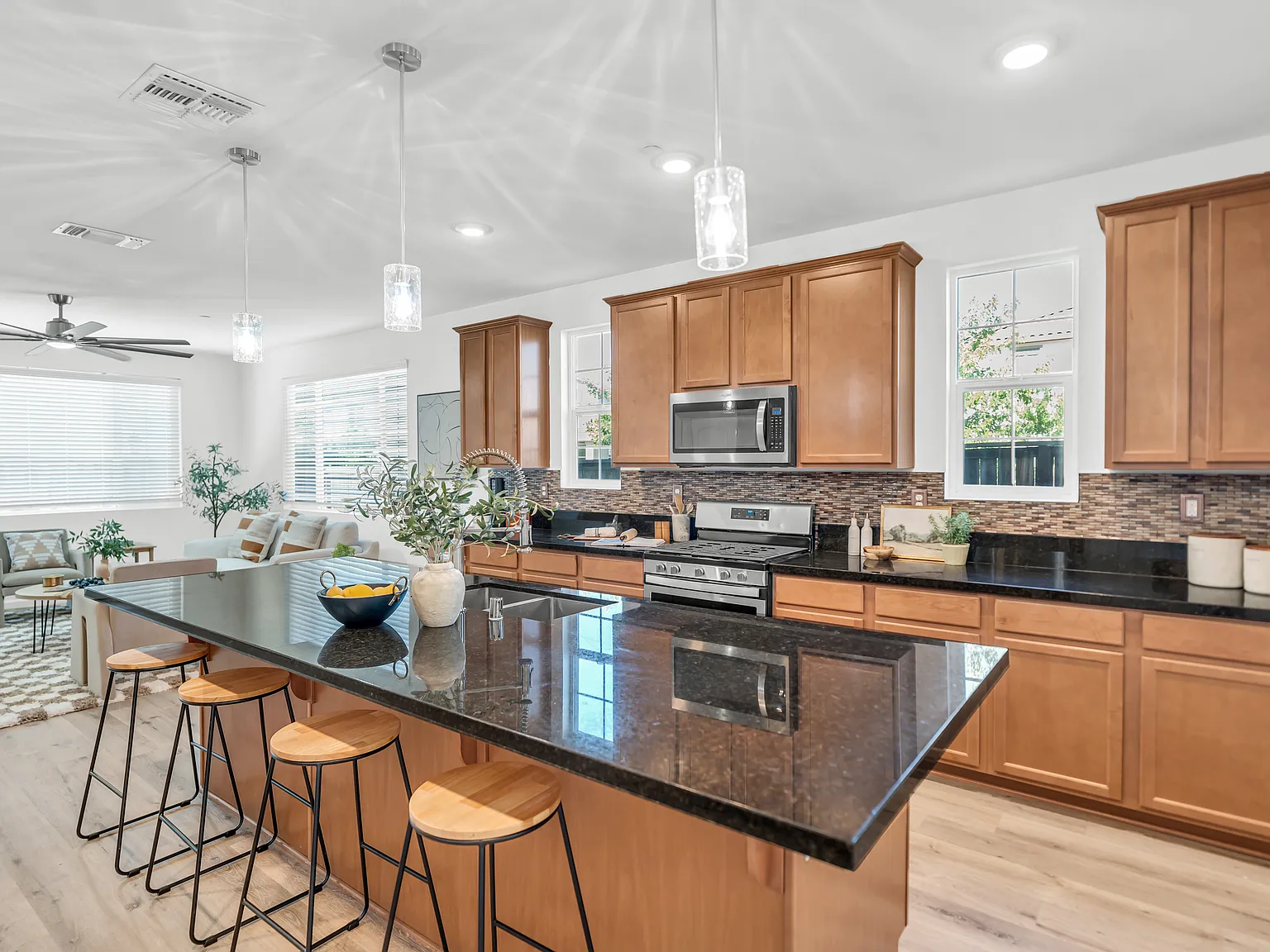4 bed, 2.5 bath, 2113 sqft, $3,000 — Photo 4