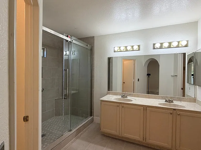 1559 E Whitten St — Photo 22