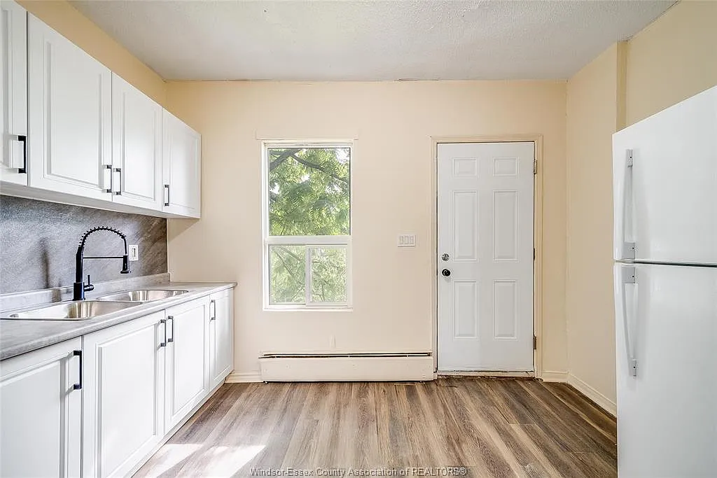 3 bed, $1,760 — Photo 1