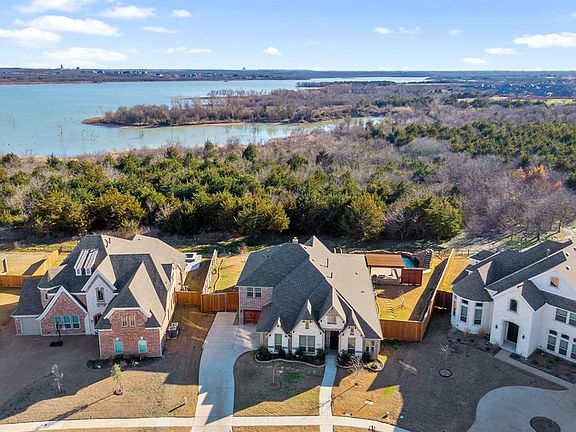 4th image of 2743 Neblina Ct