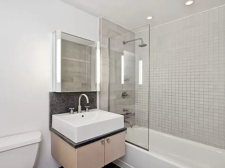 120 Greenwich St #11E — Photo 5