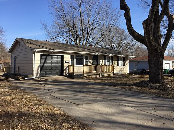 2nd image of 625 NW Village Dr