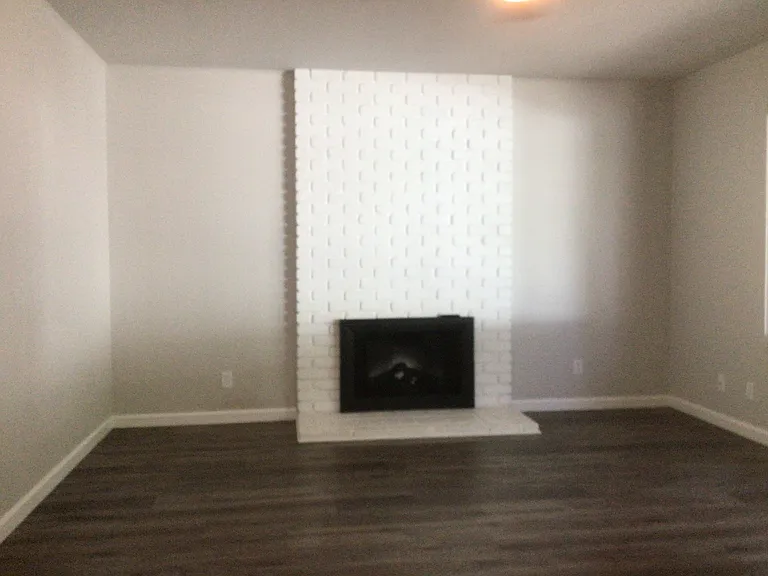 1314 Myrtle St — Photo 2