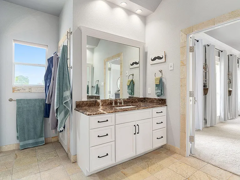 3rd floor primary bathroom