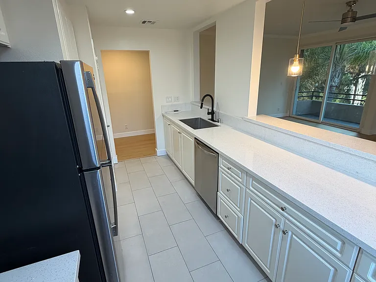 4741 Radford Ave #203 — Photo 21