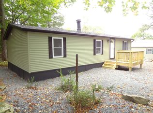 104 Stone Dr, Greentown, PA 18426