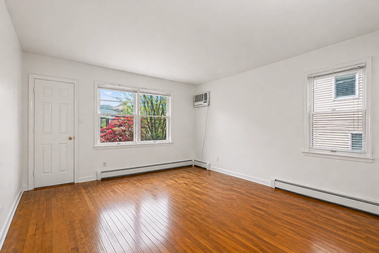 2 bed, 1.5 bath, 1696 sqft, $3,800 — Photo 3