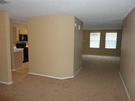 3rd image of 718 Gallant Ct