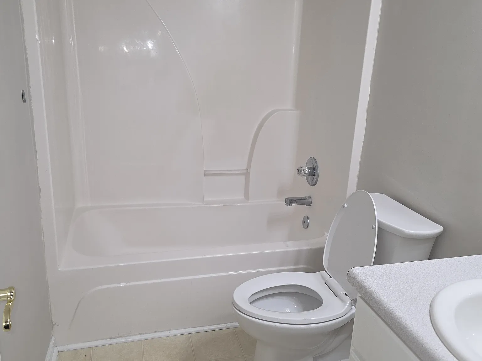 907 Hopkins St — Photo 3