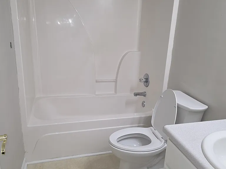 907 Hopkins St — Photo 3