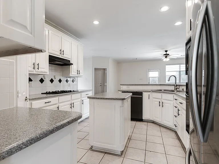 5601 Glenview Ln — Photo 7
