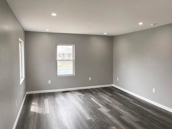 4th image of 815 Broad St