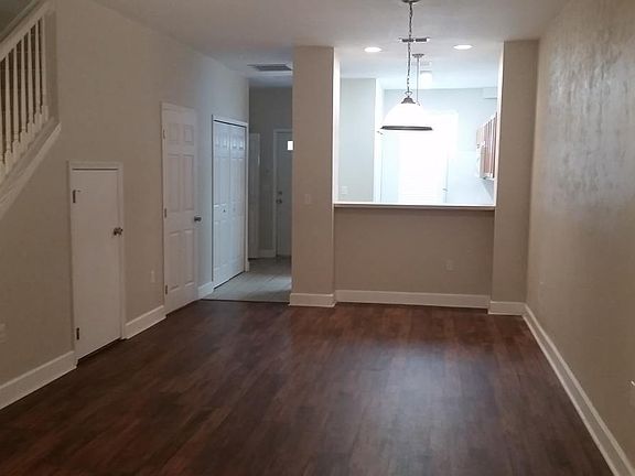3rd image of 907 NW 21st Ave