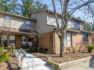 2162 Spruceway Ln, Ann Arbor, MI 48103