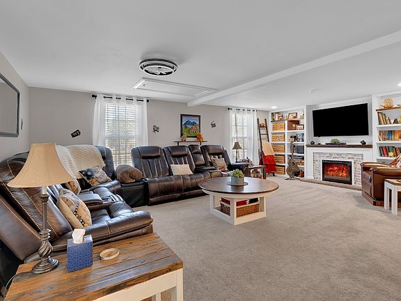 3rd image of 112 Breckenridge Rd