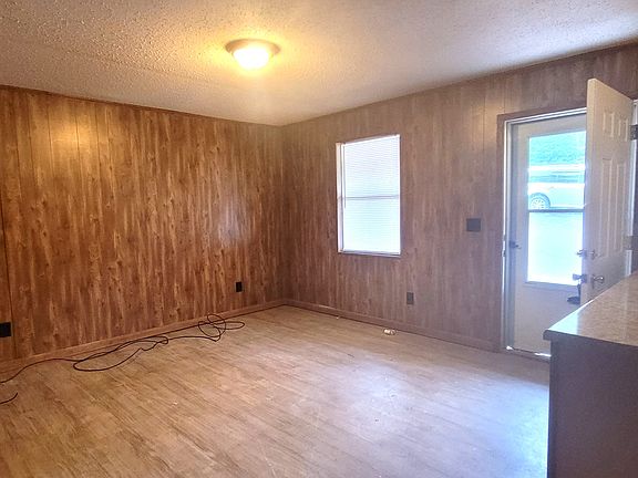 3rd image of 1716 Green Oaks Dr SE #A