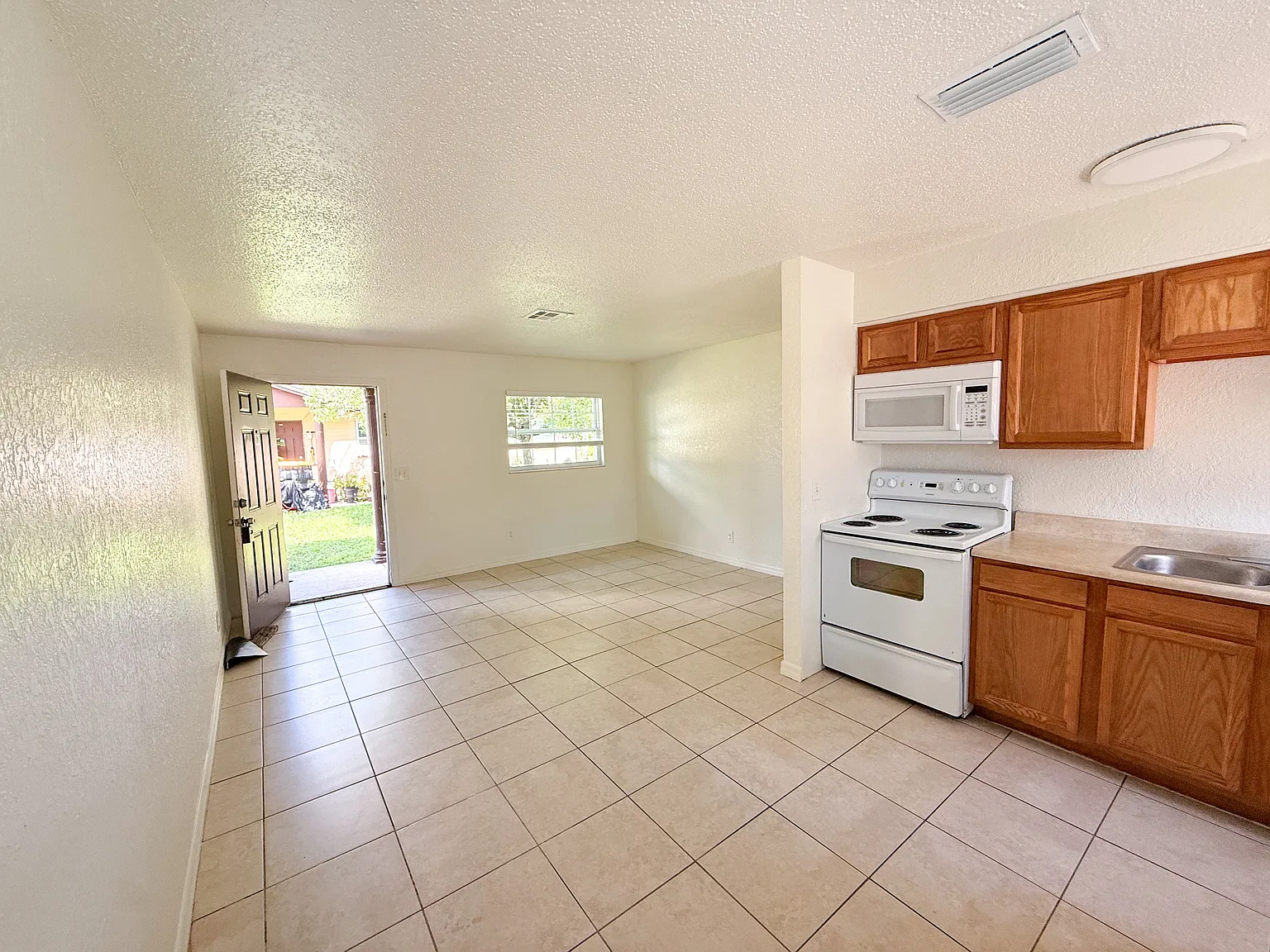 1972 Coral Way — Photo 4