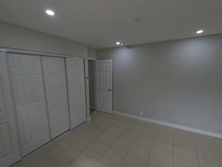 813 SW 29th St #4 — Photo 10
