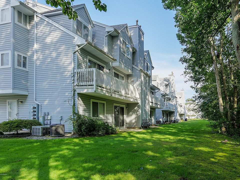 1st image of 1101 Scarlet Oak Ave #11