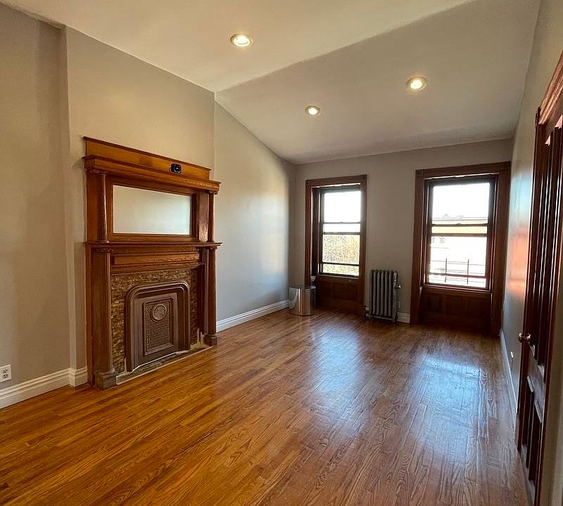 1st image of 374 Macdonough St #3