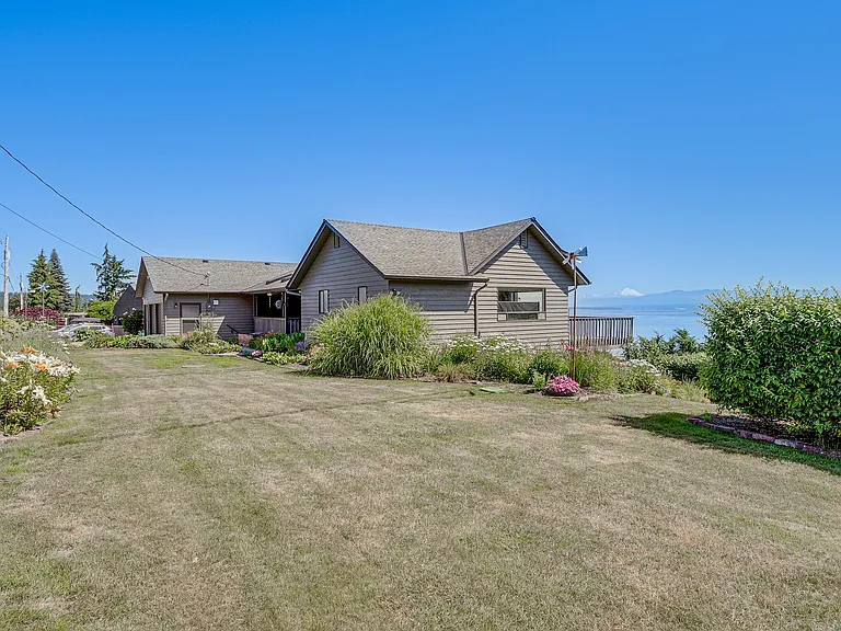 1395 Crestview Dr — Photo 34