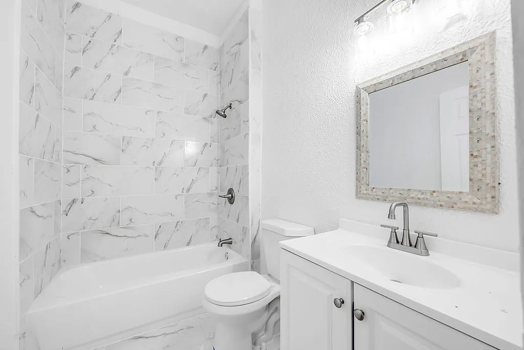 526 W Munson St — Photo 3