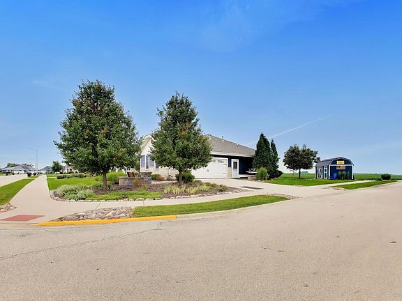 4th image of 735 Peacock Pl