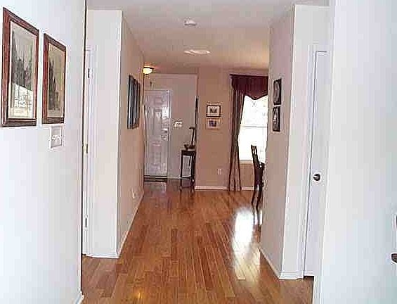 Hallway/Entrance Foyer