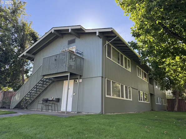 2180 W 17th Ct, Eugene, OR 97402